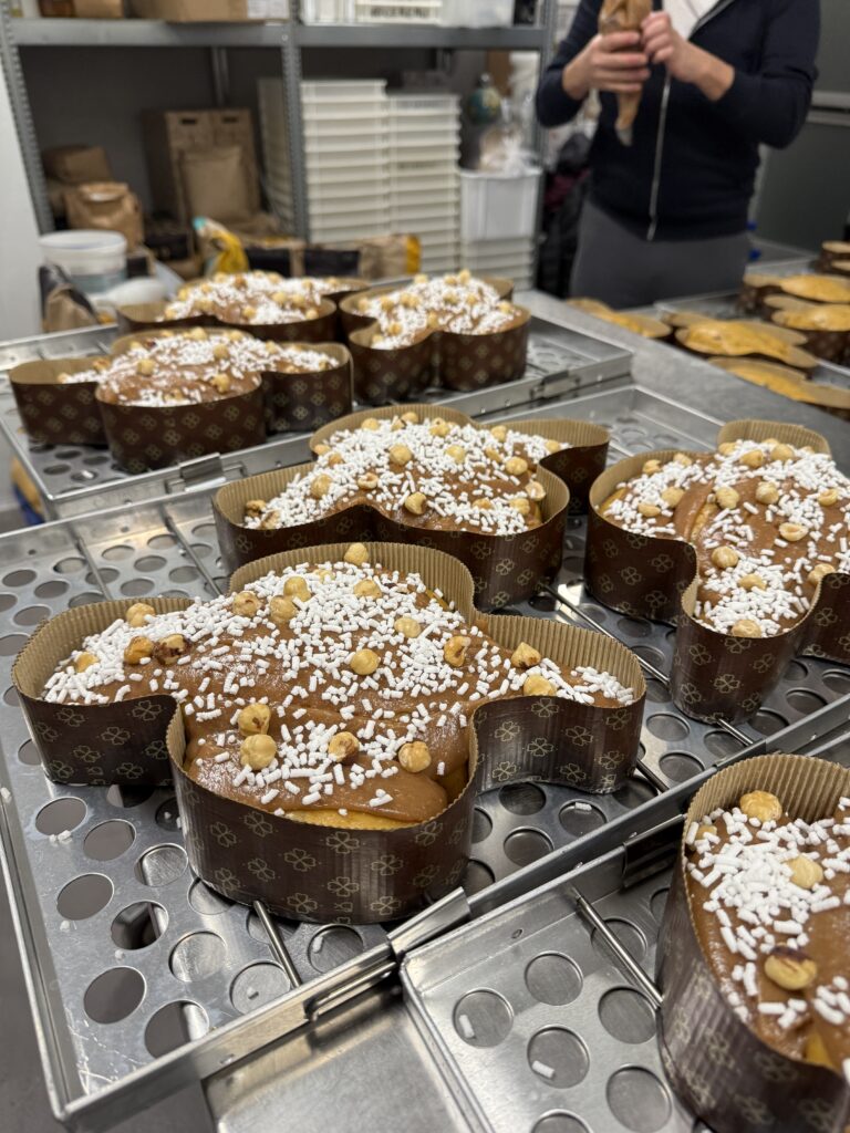 L'armonia delle nocciole e della granella prima del calore del forno.